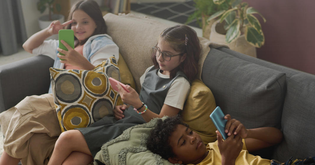 The Landline Loophole: Why Smart Parents Are Delaying Smartphones (And How to Set One Up)